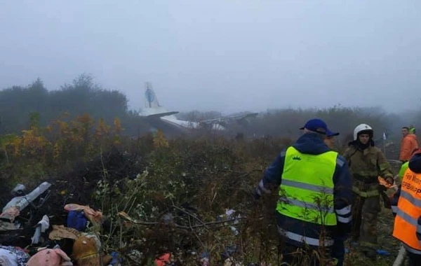 В Украине при аварийной посадке самолета погибли 5 человек - ВИДЕО