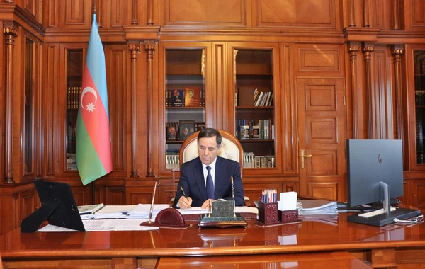 Novruz Məmmədov müəllimləri təbrik edib
