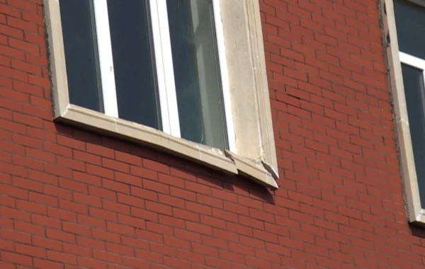 Azərbaycanda yeni istifadəyə verilən məktəb çökür - FOTO