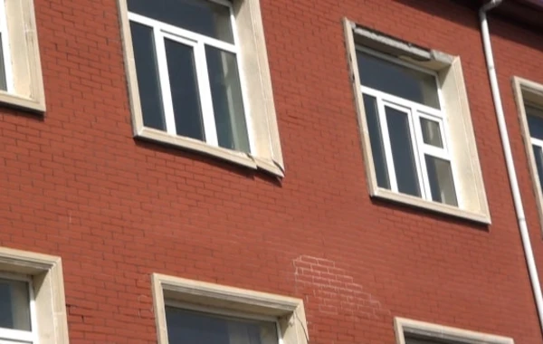 Azərbaycanda yeni istifadəyə verilən məktəb çökür - FOTO