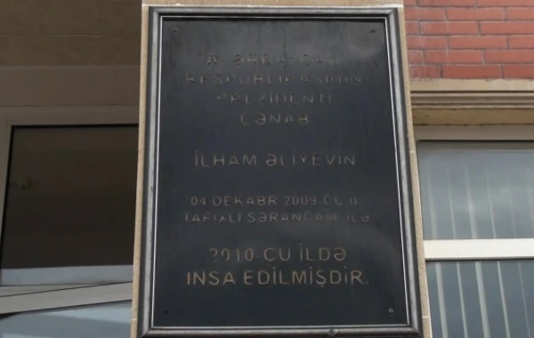 Azərbaycanda yeni istifadəyə verilən məktəb çökür - FOTO