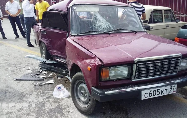 Gəncədə "VAZ 2107" markalı avtomobil motosikletlə toqquşdu