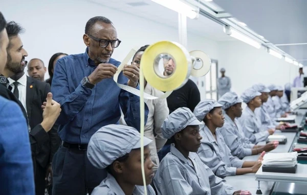 Afrikada ilk smartfon istehsal edildi - FOTO