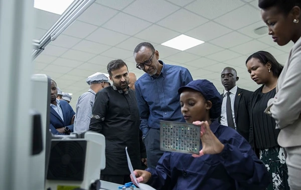 Afrikada ilk smartfon istehsal edildi - FOTO
