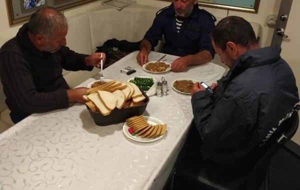 ГПС: Спасены 3 из пропавших в Каспийском море рыбаков - ФОТО