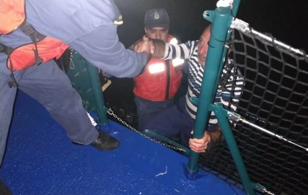 ГПС: Спасены 3 из пропавших в Каспийском море рыбаков - ФОТО