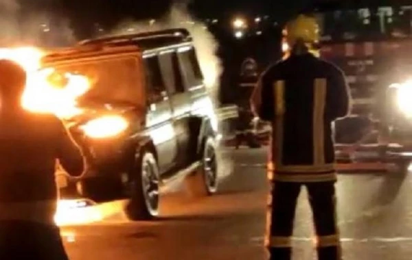 В Баку сгорел Gelandewagen - ФОТО