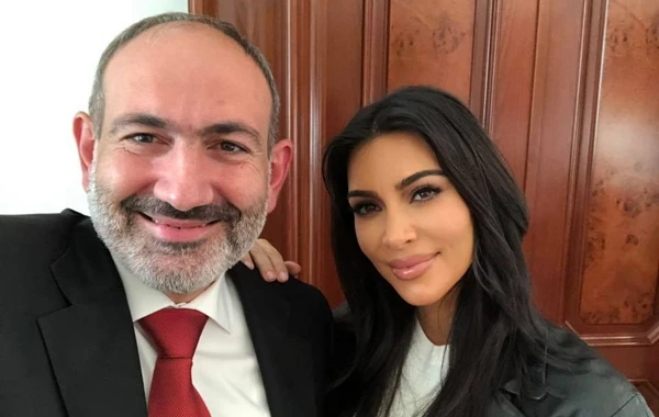 Paşinyan məşhur porno ulduzla bir arada: "Tez-tez gələcək"
