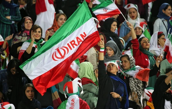 İran 40 ildən sonra xanım azarkeşləri stadiona buraxdı - FOTO