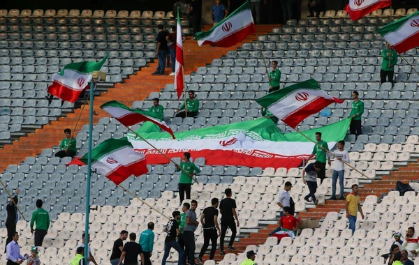 İran 40 ildən sonra xanım azarkeşləri stadiona buraxdı - FOTO