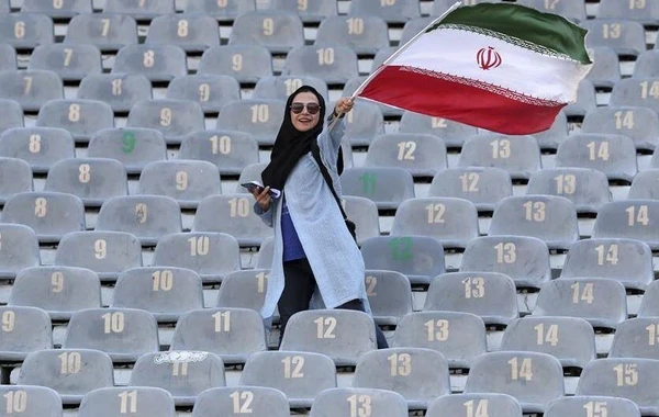 İran 40 ildən sonra xanım azarkeşləri stadiona buraxdı - FOTO