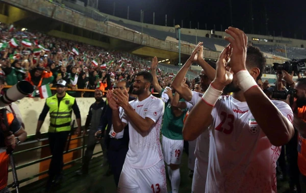 İran 40 ildən sonra xanım azarkeşləri stadiona buraxdı - FOTO