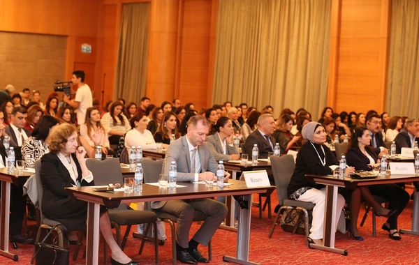 Dünya endokrinoloqları III Diabetik Pəncə Günü konfransı üçün Bakıda