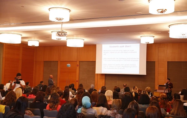 Dünya endokrinoloqları III Diabetik Pəncə Günü konfransı üçün Bakıda