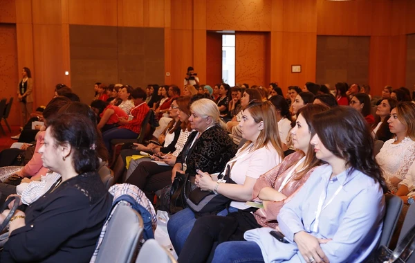 Dünya endokrinoloqları III Diabetik Pəncə Günü konfransı üçün Bakıda