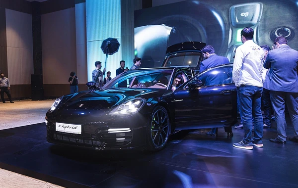 Bakıda iki yeni Porsche təqdim olundu - VİDEO