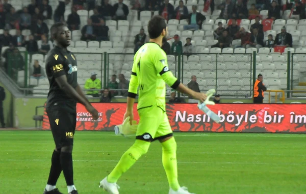 Qapıçı bir hərəkəti ilə futbol tarixinə düşdü - VİDEO