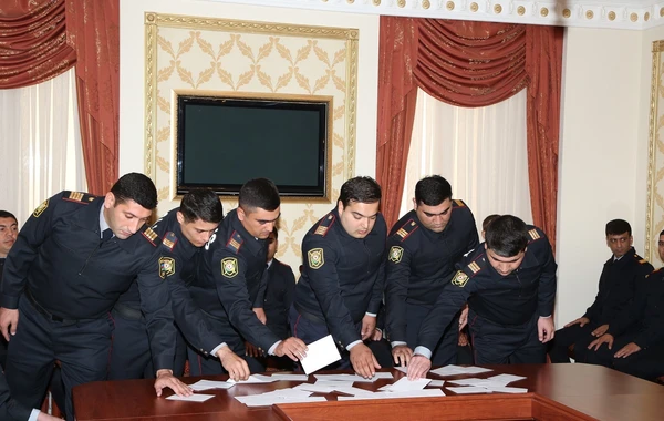 Yeni xidmətə başlayan polislər püşk atdılar - FOTO