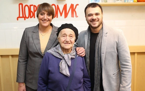 Azərbaycanın Xalq artisti Moskvada yeni kafe açdı - Yaşlı insanlar pulsuz yeyəcək - FOTO
