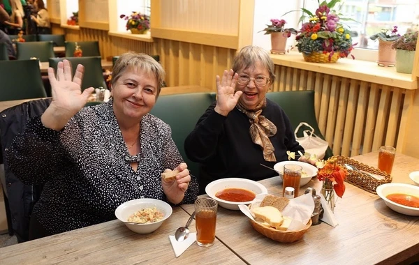 Azərbaycanın Xalq artisti Moskvada yeni kafe açdı - Yaşlı insanlar pulsuz yeyəcək - FOTO