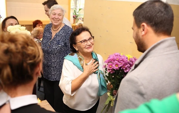Azərbaycanın Xalq artisti Moskvada yeni kafe açdı - Yaşlı insanlar pulsuz yeyəcək - FOTO