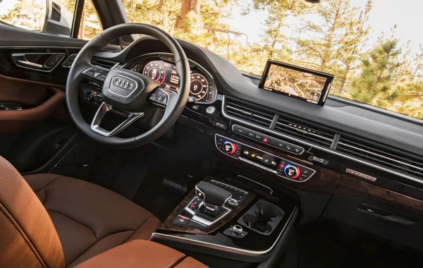 Tanınmış jurnal Audi Q7-ni mükafatlandırdı!