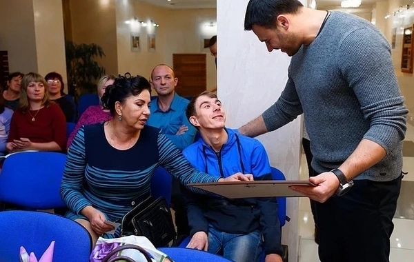 Emin Ağalarovdan 17 milyonluq xeyirxah addım - FOTO