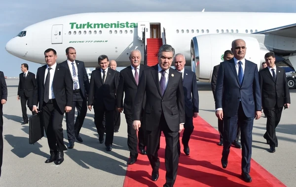 Qurbanqulu Berdiməhəmmədov Azərbaycana səfərə gəlib – FOTO