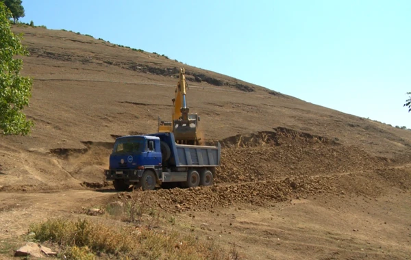 Tovuzda dağları partladaraq yeni yol salırlar - FOTO