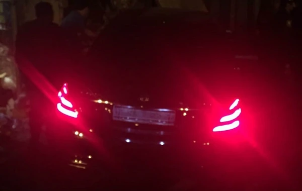 Bakının mərkəzində "Mercedes-Maybach" dəhşətli qəza törətdi - VİDEO