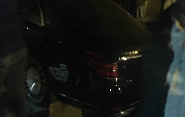 Bakının mərkəzində "Mercedes-Maybach" dəhşətli qəza törətdi - VİDEO