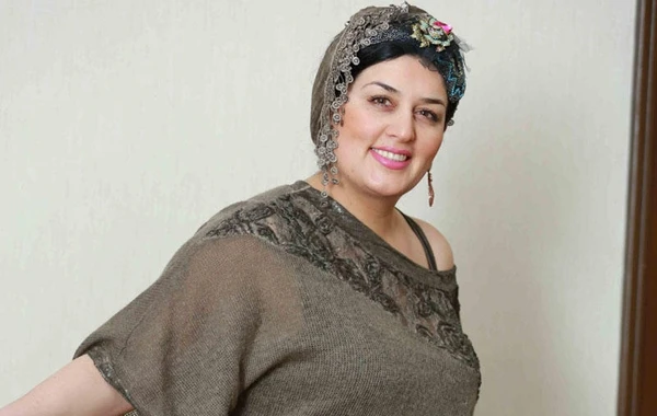 Elza tənqidlərə dözməyib, anasının evini təmir etdirdi -  FOTO