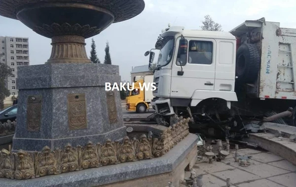 Sükan arxasında yuxulayan sürücü iri tonnajlı maşınla qəza törətdi - VİDEO
