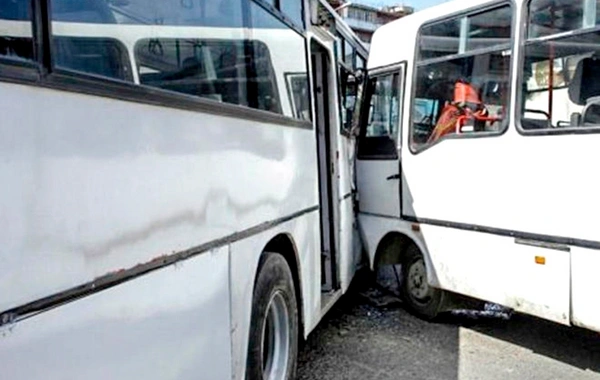 SON DƏQİQƏ - Bakıda iki avtobus toqquşub - 6 qadın yaralanıb