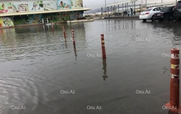 “Binə” ticarət mərkəzi su altında qaldı - FOTO
