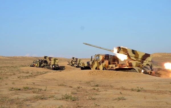 Ракетные и артиллерийские подразделения ВС Азербайджана провели боевые стрельбы - ВИДЕО 