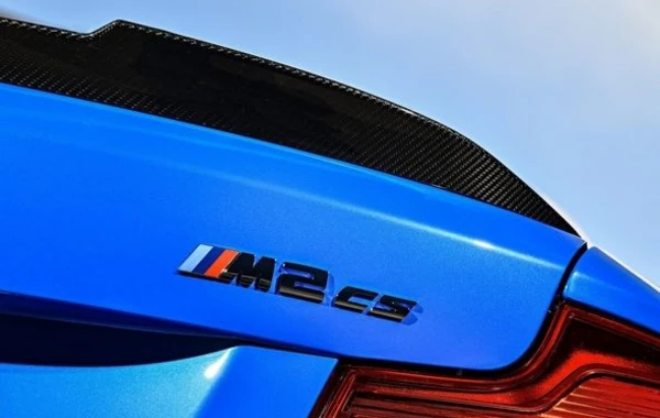 BMW рассекретила самую суровую версию маленького купе - ФОТО