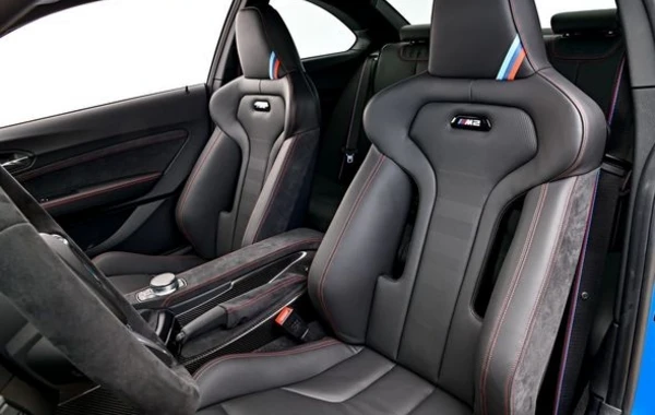 BMW рассекретила самую суровую версию маленького купе - ФОТО