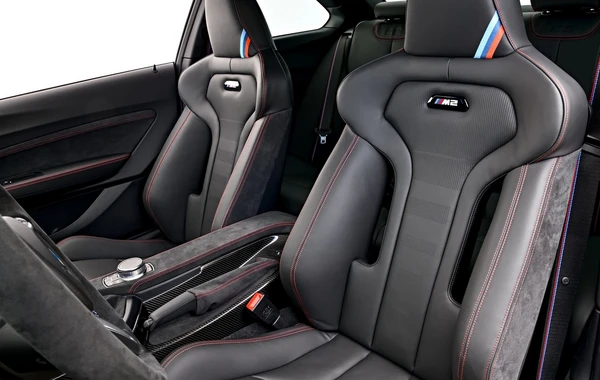 BMW рассекретила самую суровую версию маленького купе - ФОТО