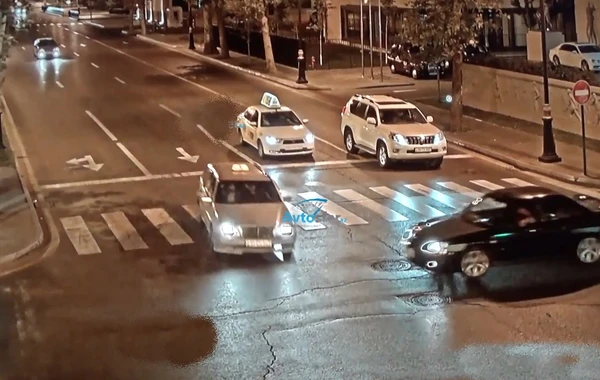 Bakıda 3 avtomobil belə toqquşdu - HADİSƏ ANI - VİDEO