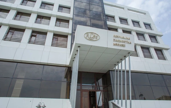 Bakıda xəstə özünü müalicə olunduğu xəstəxananın pəncərəsindən atıb