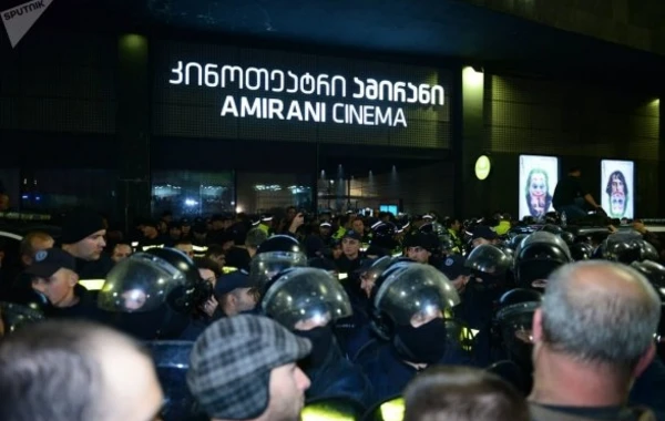 Тбилиси охватили протесты из-за фильма о геях - ФОТО