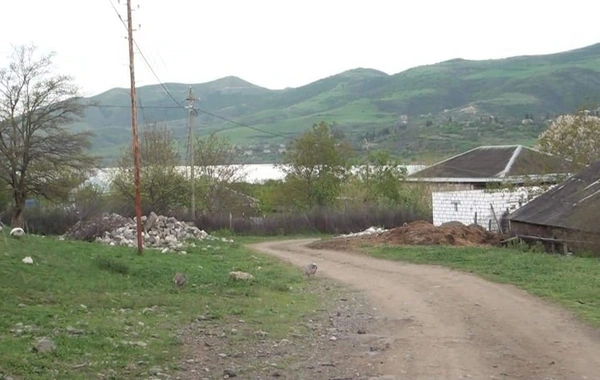 Düşmənlə üz-üzə yaşayan kənd sakinləri - FOTO