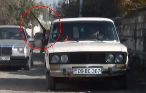 Qazaxda toy karvanında silahdan atəş açılıb, təhlükəli anlar yaşanıb - FOTO