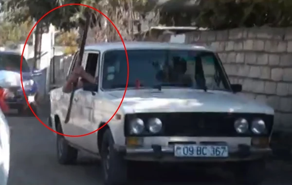Qazaxda toy karvanında silahdan atəş açılıb, təhlükəli anlar yaşanıb - FOTO