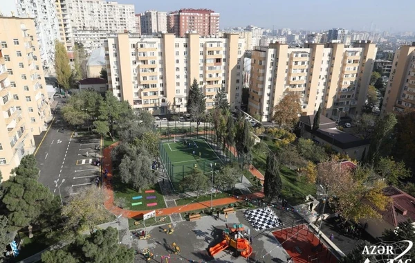 Лейла Алиева на открытии очередного благоустроенного двора - ФОТО