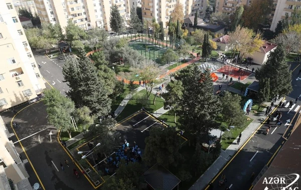 Лейла Алиева на открытии очередного благоустроенного двора - ФОТО