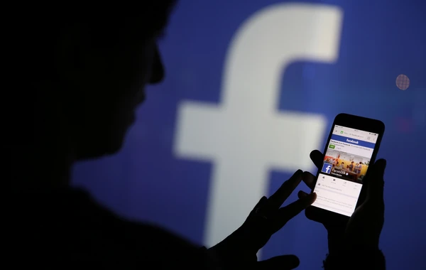 "Facebook" bu şəxslərin profiilini bağlayıb