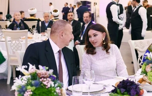 Ильхам и Мехрибан Алиевы на приеме в честь участников Бакинского саммита - ФОТО