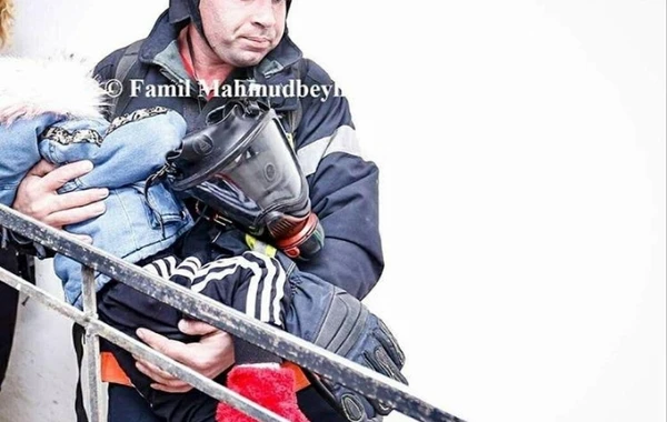 Спасший ребенка из горящего дома сотрудник МЧС: "Он плакал, был напуган" - ФОТО